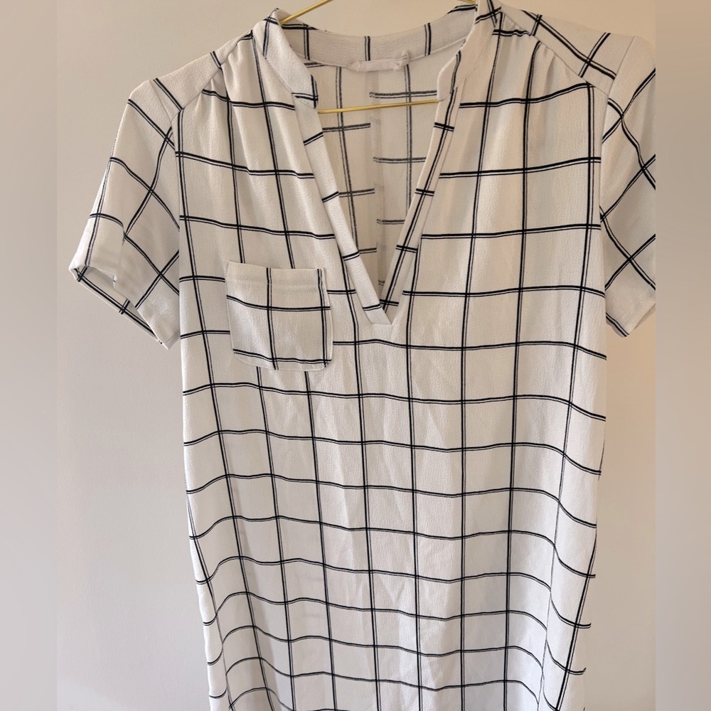 Cream/Beige Dress with Black Accent